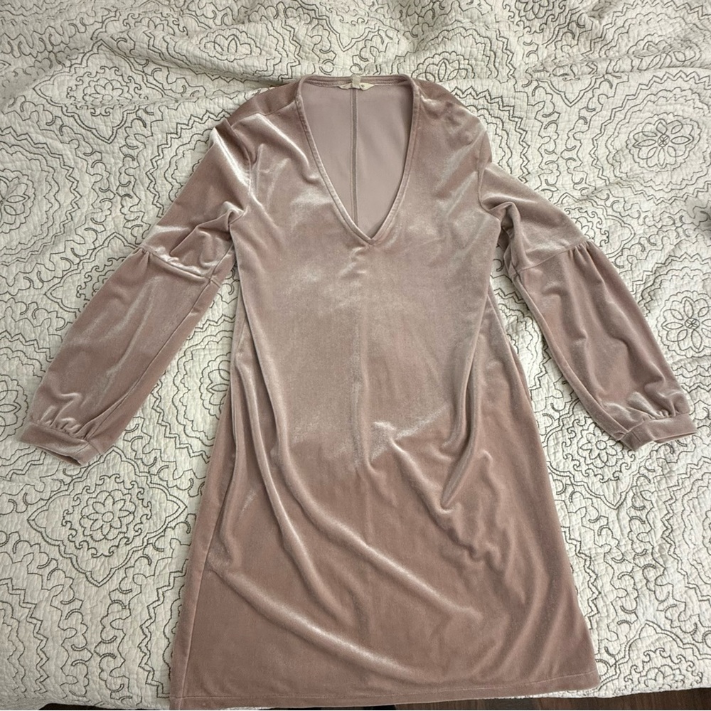 Elegant Velvet Dress in Soft Pink
